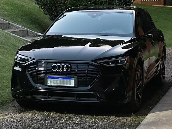 AUDI E-TRON ELÉTRICO PERFORMANCE BLACK QUATTRO